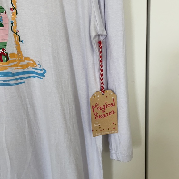 NWT Magical Season Christmas Tee 🌴🎁 - Picture 3 of 5